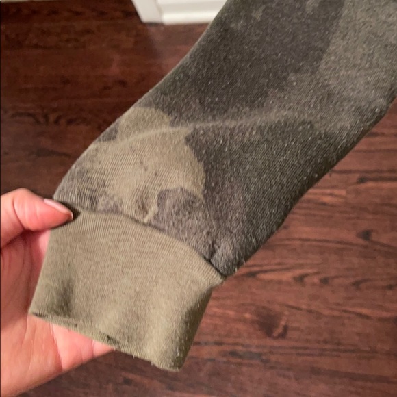 Comfy camo Zipup - Picture 3 of 3